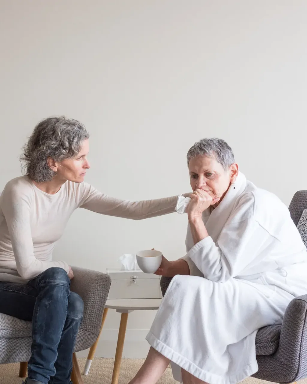 Woman-Helping-Senior-with-Anxiety
