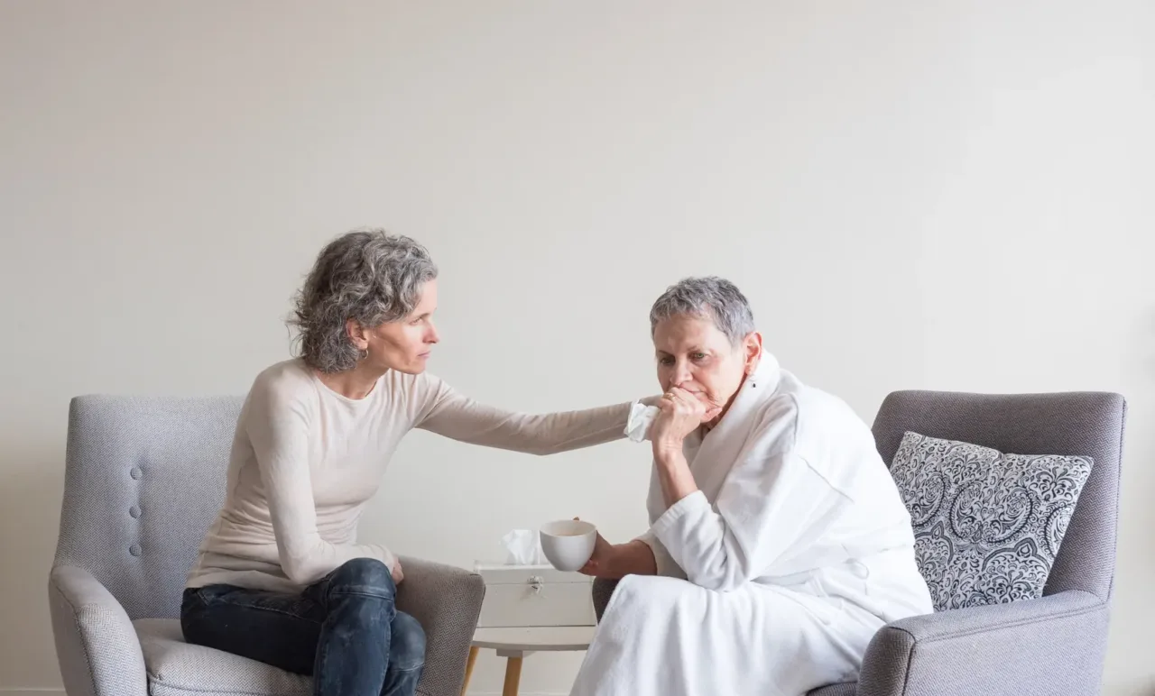 Woman-Helping-Senior-with-Anxiety